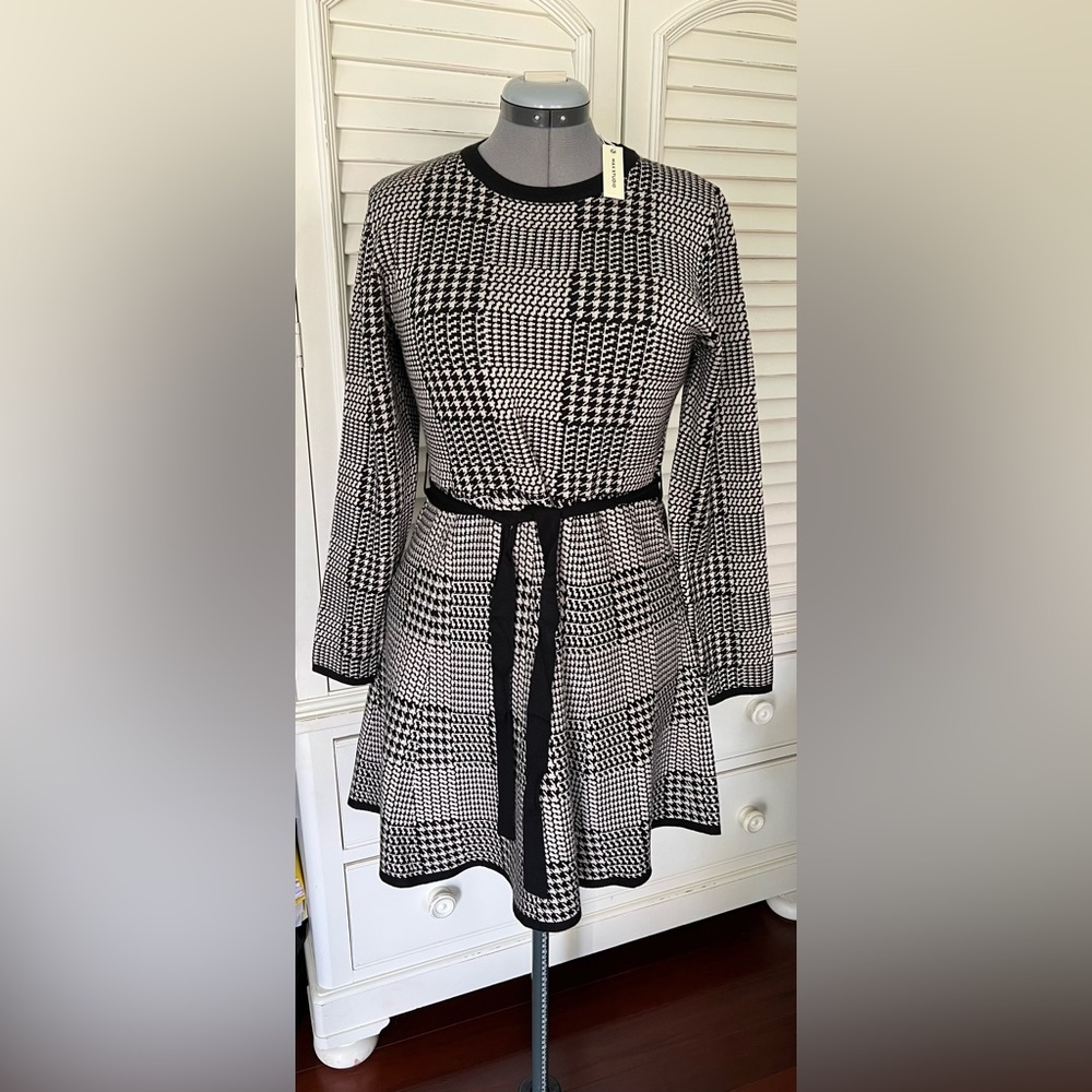 Houndstooth dress with belt